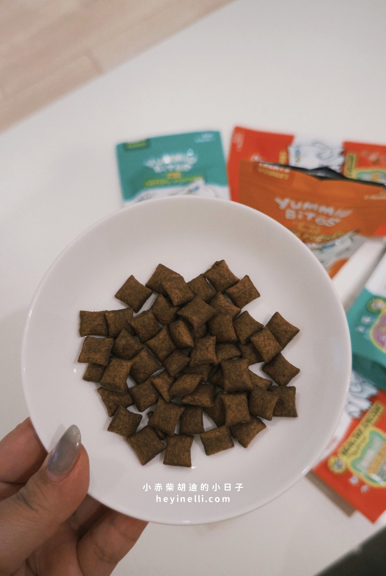 貓咪機能零食推薦｜Me-O 咪歐貓點心開箱：咪歐巧鮮包、咪歐搖咪丸、咪歐喵一口｜全聯貓咪餐包分享給你！